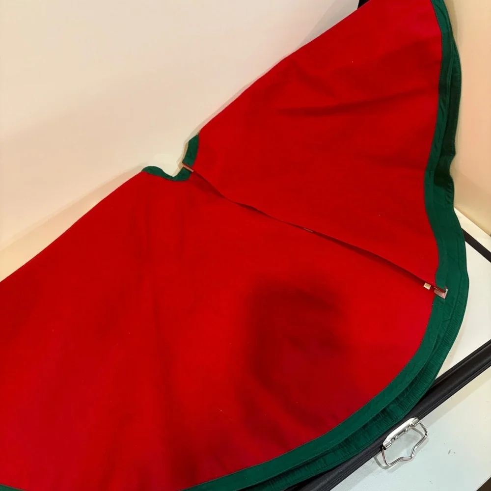 Christmas Tree Skirt Red Felt Snowman 3D Applique Winter Scene Holiday Decor